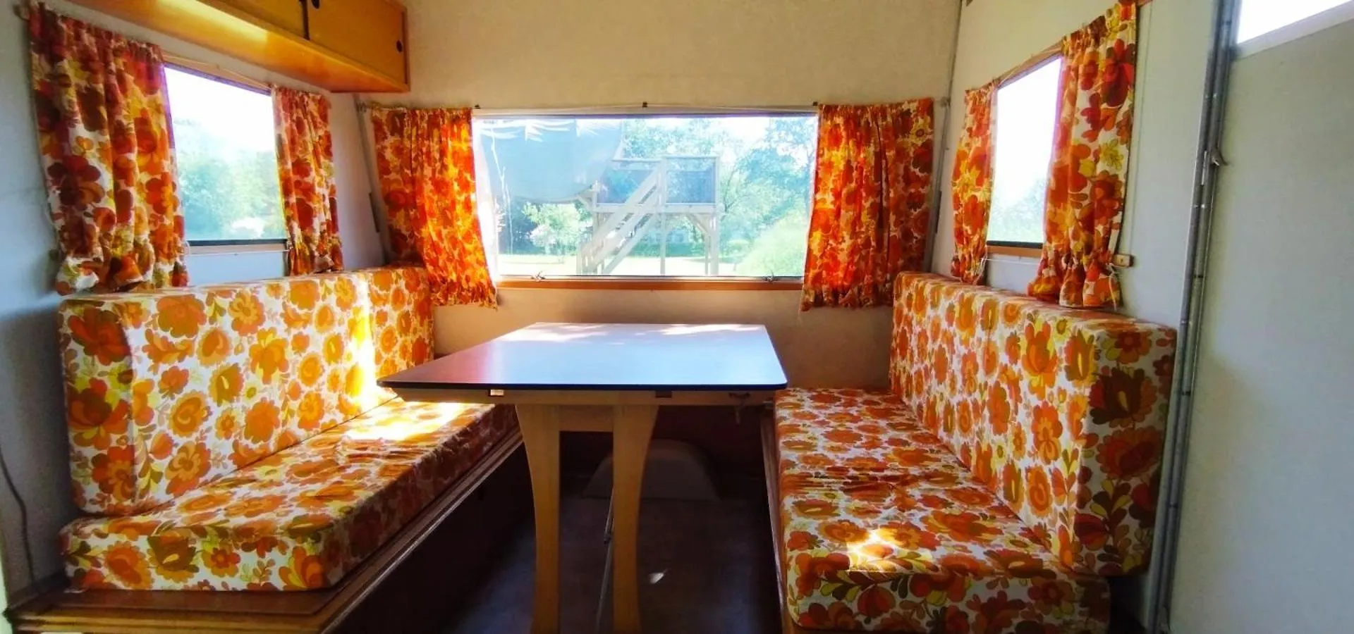 Kemping Caravane Vintage Camoël Francja